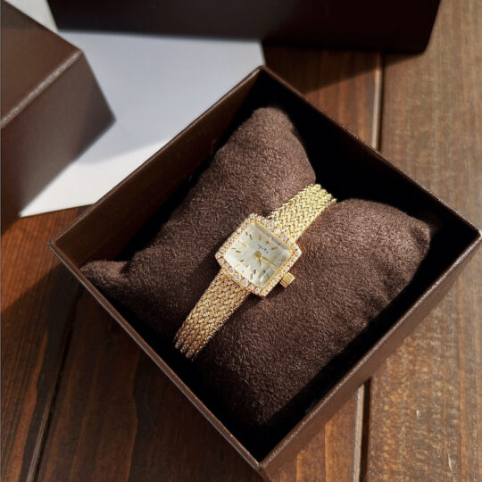 Zhonggu Small Golden Watch New Mini Delicate Square